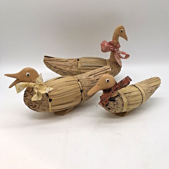 Vintage Folk Art Duck or Goose Handmade Carved Primitive Wicker Mancave Decoy - Picture 3 of 11